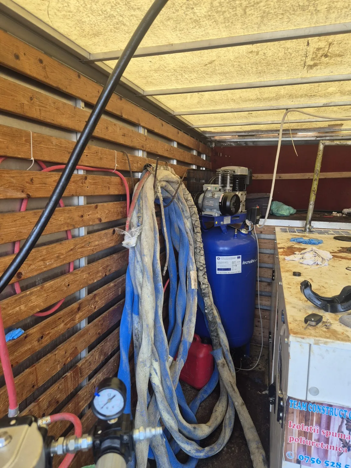 Atelier mobil Team Construct Oltenia pentru lucrări de izolații